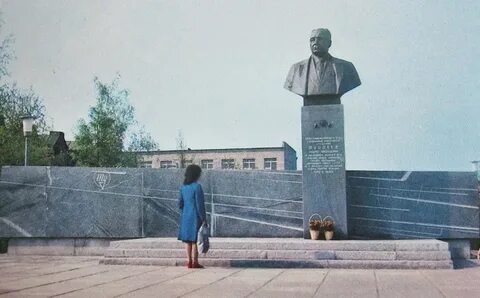 Памятник туполеву