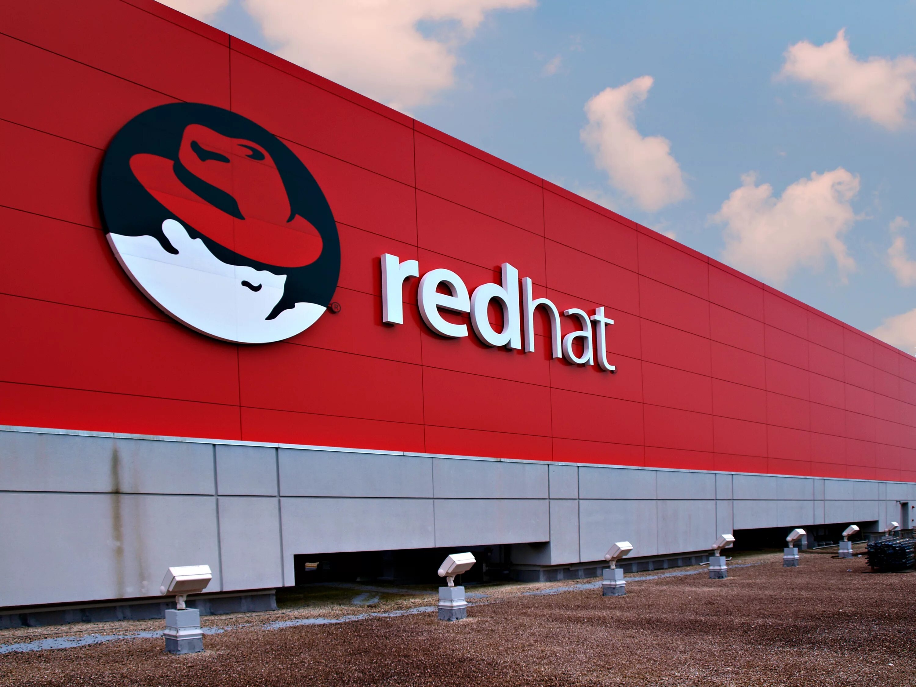 Red hat. Компании с красным цветом. Red hat, Inc.. Red hat компания логотип. Red company