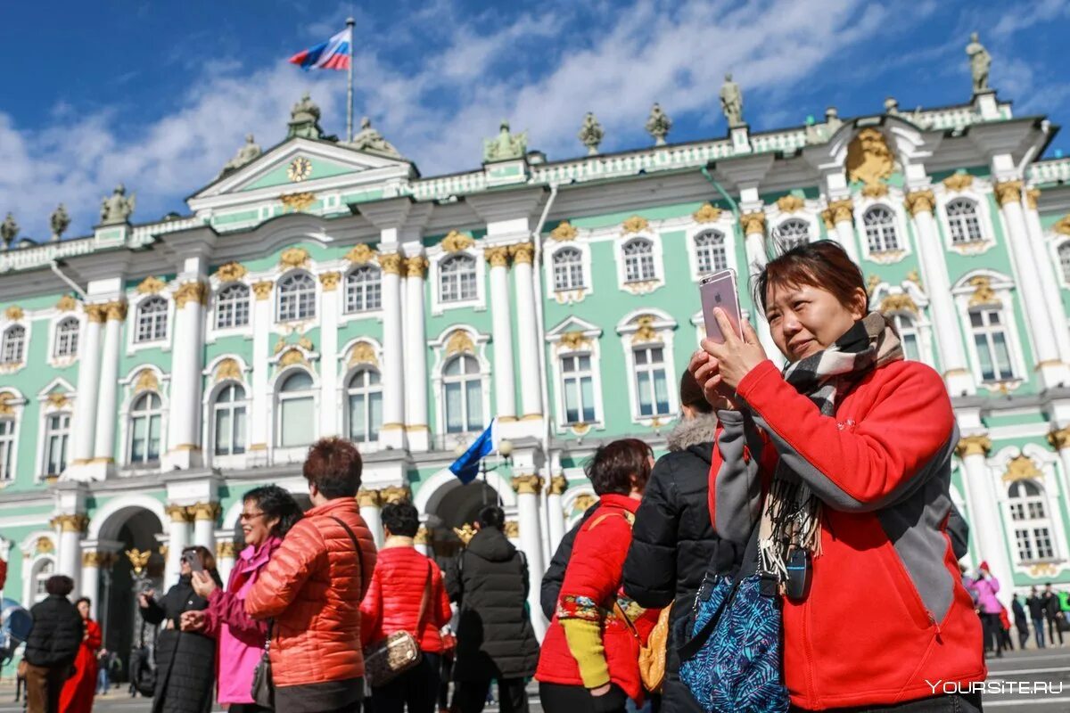 Туристы в Санкт-Петербурге. Китайские туристы. Китайцы в Питере. Китайские туристы в Питере.