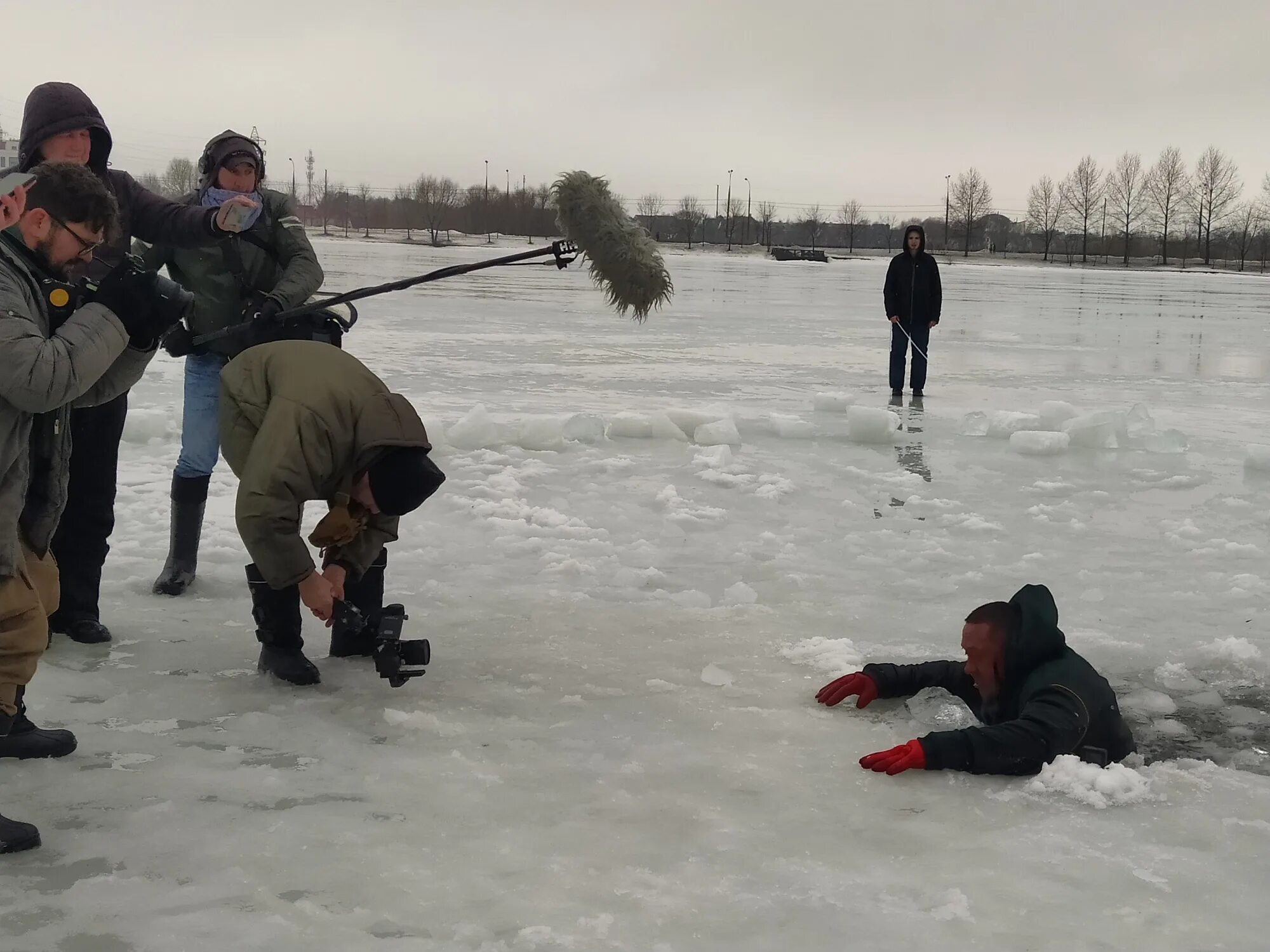 Русское сильней и глубже. Черневский пруд рыбалка зимой. Бульдозер провалился под лёд.