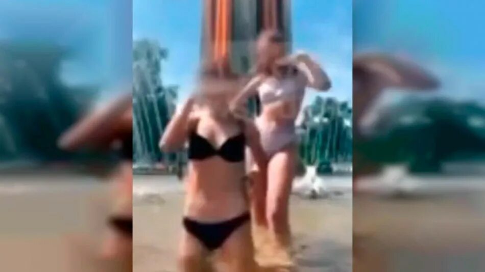 Последствия мощного золотого дождика оказались весьма приятными для двух юных дев