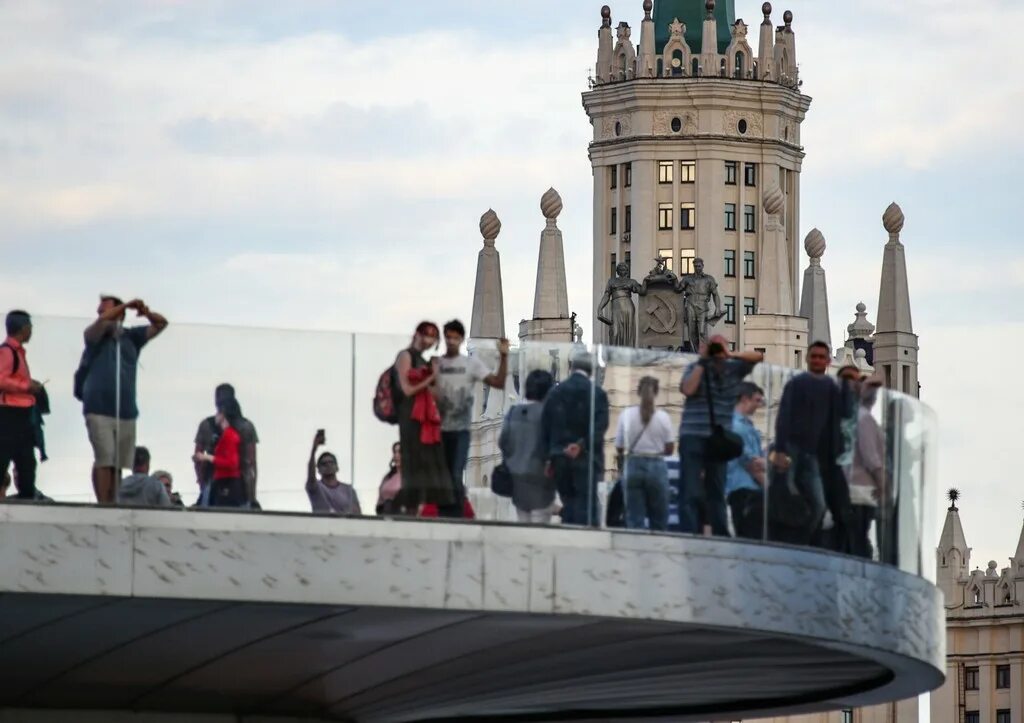 Самые богатые петербурга. Самый богатый в Санкт-Петербурге. Богатые люди Питера.