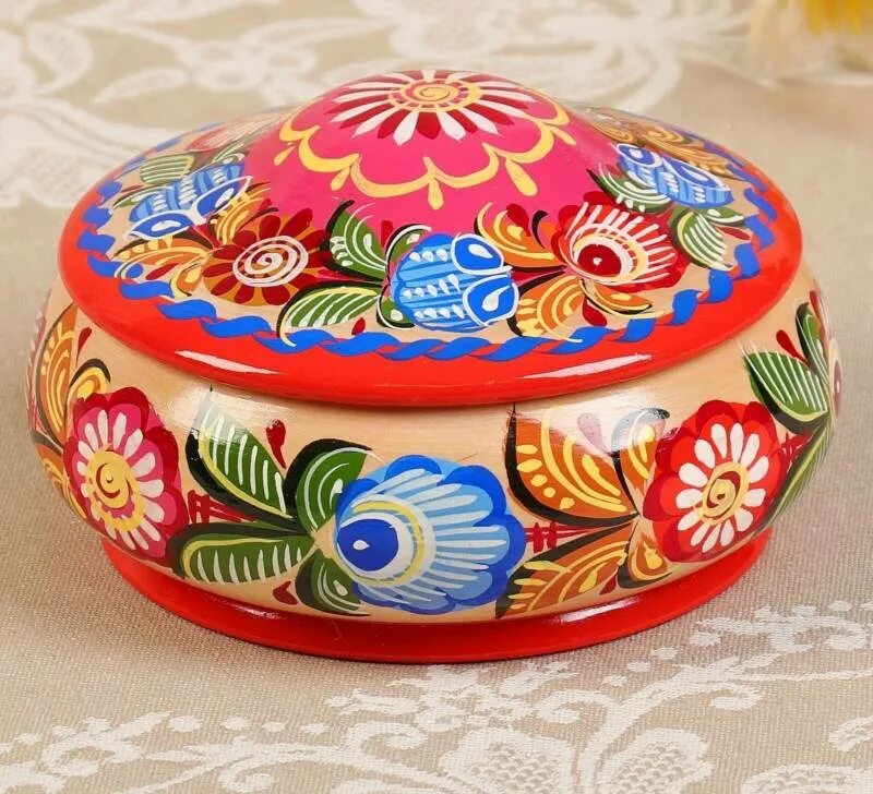 Русские народные промыслы городец. Городецкие сувениры. Городецкая роспись шкатулка. Городецкая роспись сувениры. Городец народный промысел.