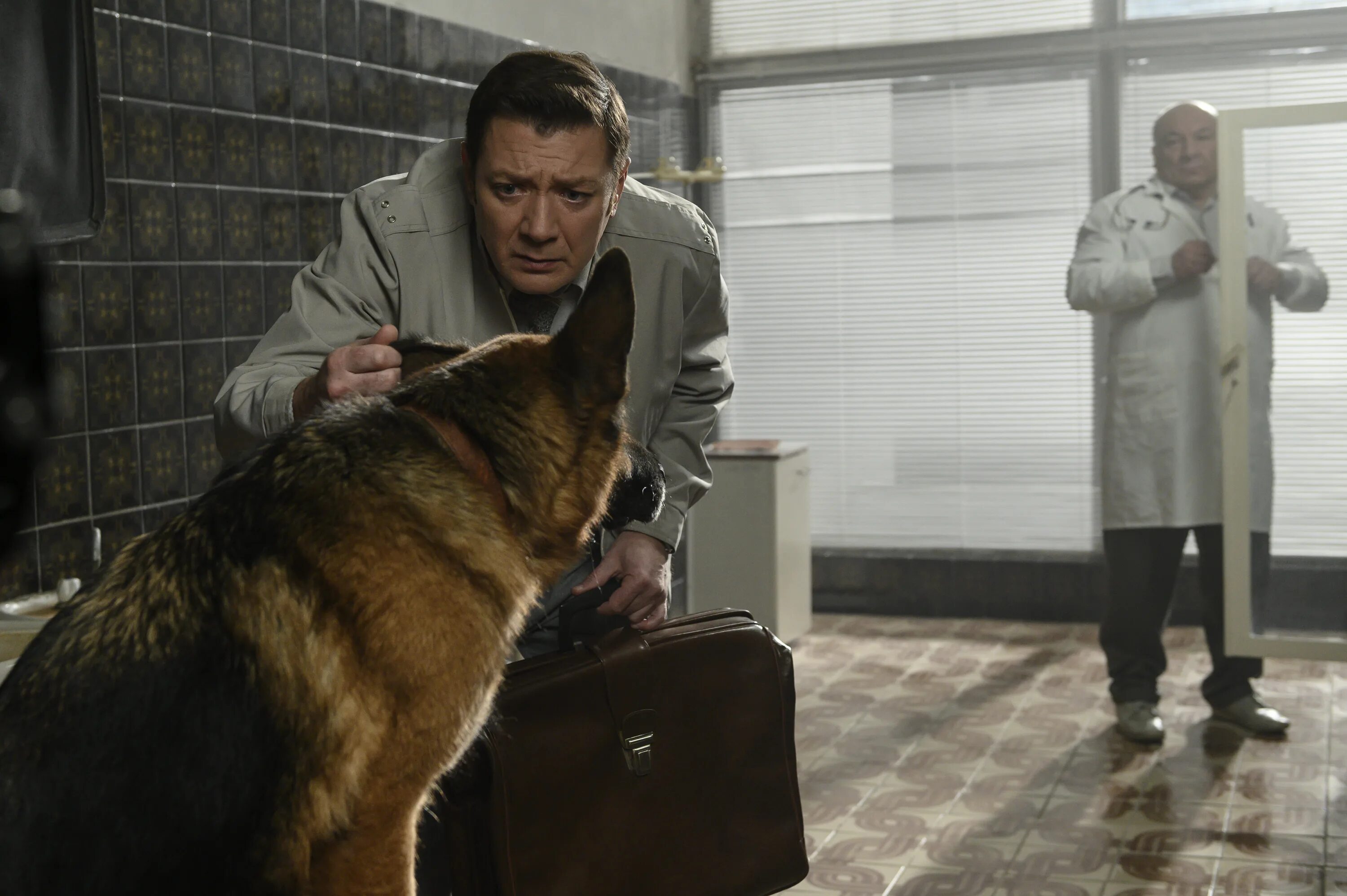 3д картинки собак. Clifford the big red dog 2021. Тернер и хуч 2021. Клиффорд 2021. Картинка собака в пиджаке.