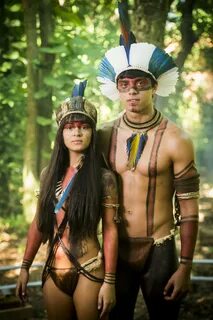 O casal Jacira (Giullia Buscacio) e Piatã (Rodrigo Simas) em 'Novo Mun...