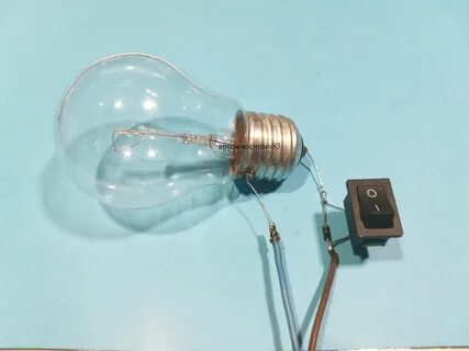 Лампу накаливания подключили