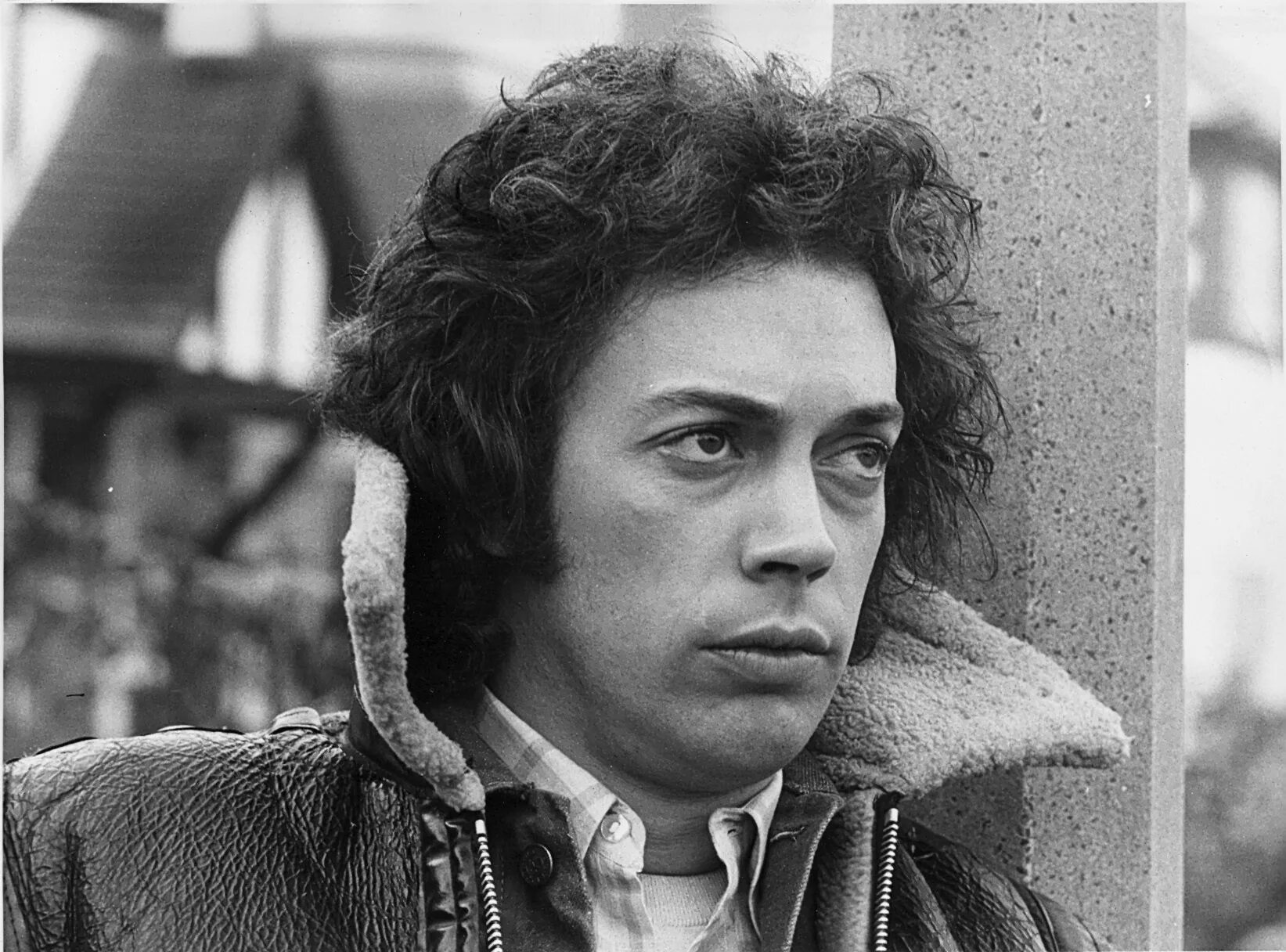 Tim curry. Тим карри актер. tim curry 2025.