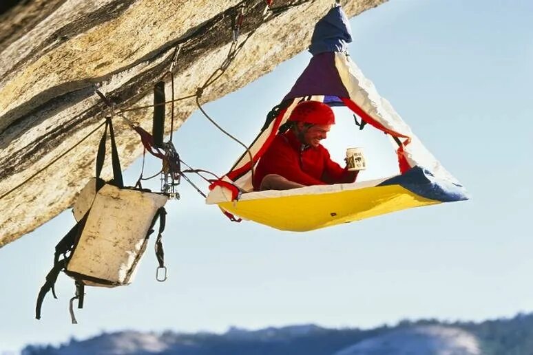 Climb camp. Палатка cliff. гамак hs-3901 cliff. cliff face camping. camping, rock climbing.