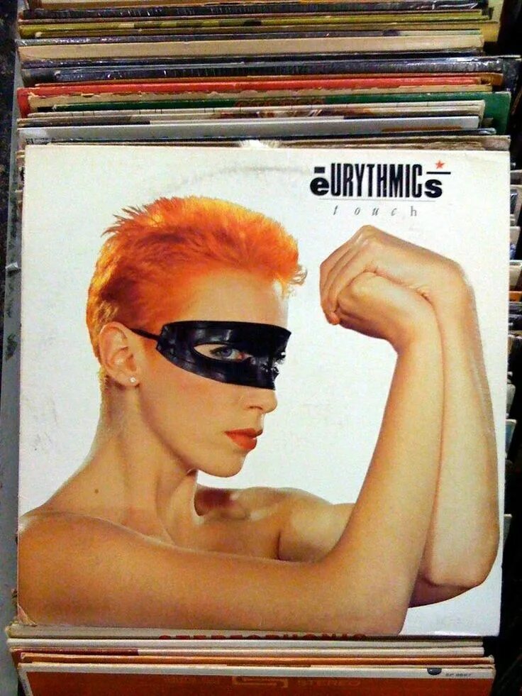 Группа eurythmics here comes the rain again. Eurythmics here comes the rain again. Eurythmics here comes the rain. Группа eurythmics here comes the rain again. Here comes the rain again энни леннокс.