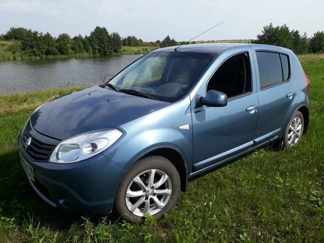 Купить рено в курской области. Renault Sandero 2011. Рено Сандеро 2008. Рено Сандеро 2011г. Renault Sandero 2008.