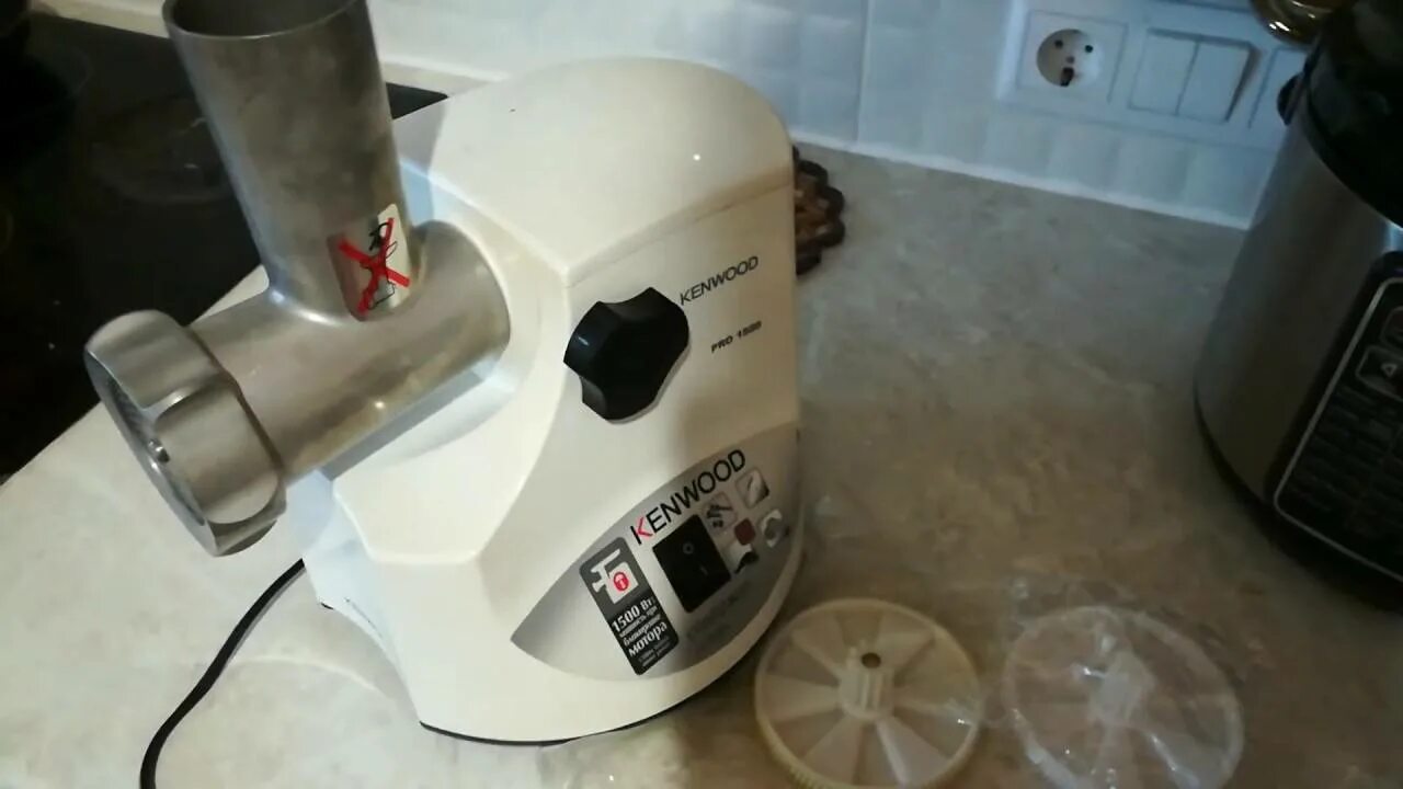 Ремонт электромясорубки своими руками. Ремонт мясорубки bosch. Мясорубка moulinex fp7131 разбираем. Мясорубка zelmer и мулинекс. Мясорубка ремонт своими руками.