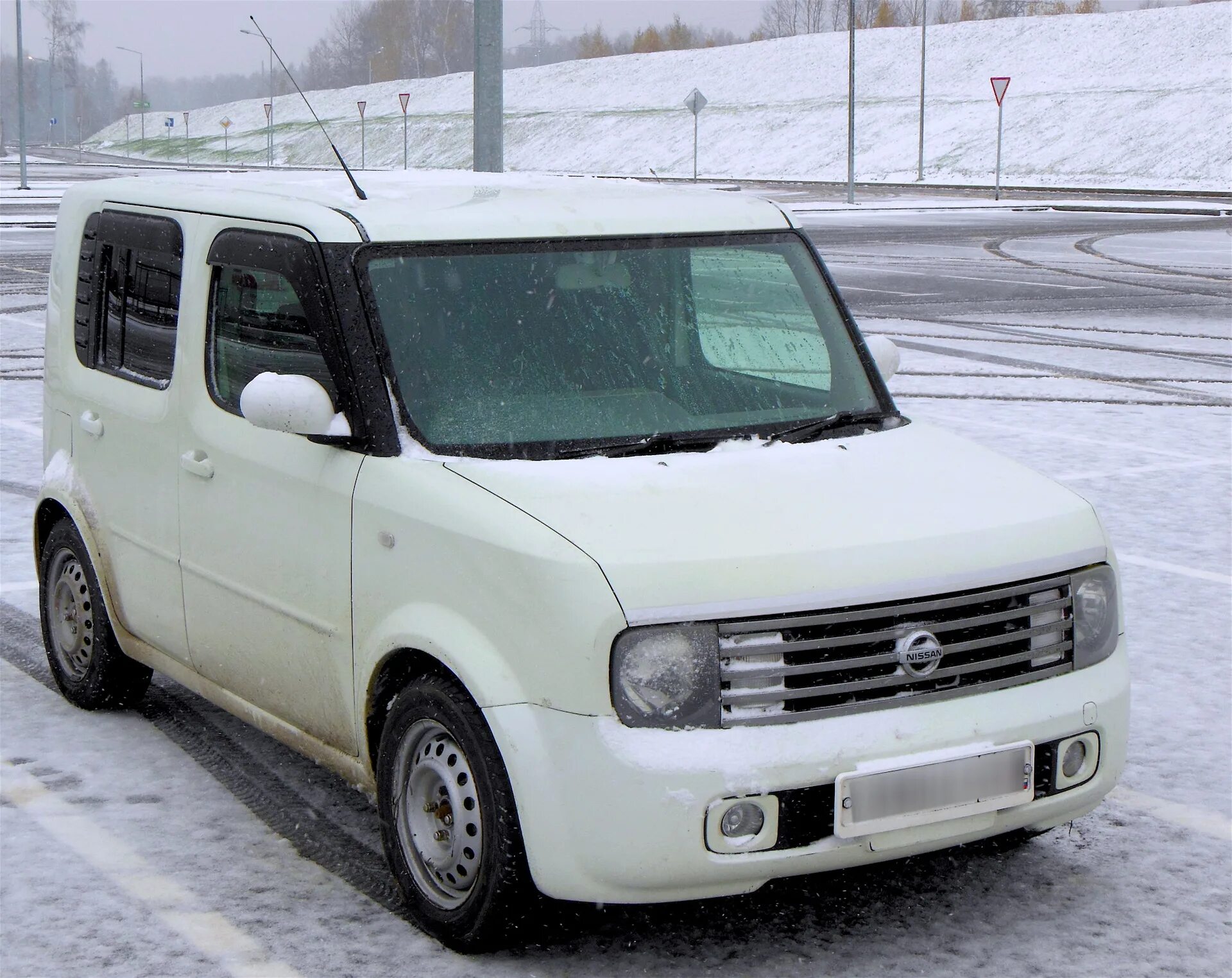 Ниссан куб 2004. Nissan Cube белый. Nissan Cube 2004 года. Ниссан Cube 1.