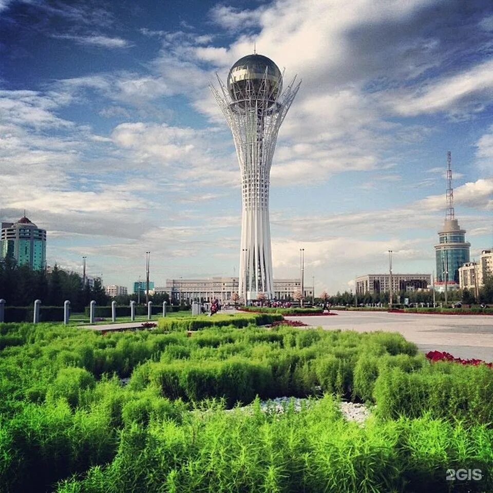Территория астана. Монумент Астана-Байтерек. Байтерек Астана. Астана площадь. Байтерек фото.