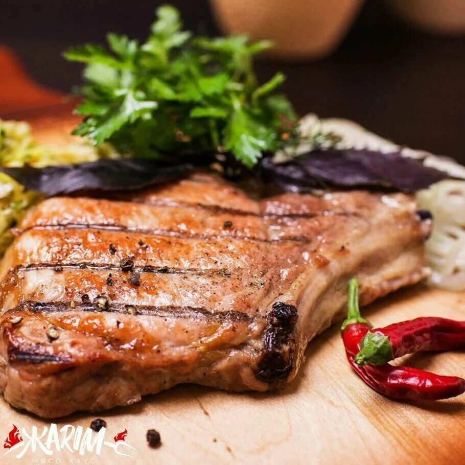 мясо рыба. мясо рыба изобильный. мясо рыба мега теплый стан меню. продукты колбаса. вкусная еда на столе.