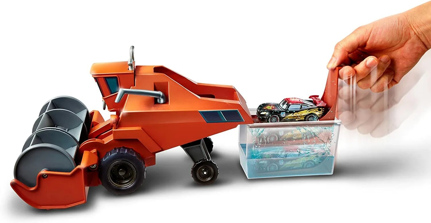 Догнать грузовик или помочь. Disney cars: Chase & change Frank (Color Changers) игрушки. Mattel набор "комбайн Фрэнк и Маккуин, меняющий цвет". Комбайн Фрэнк. Комбайн Фрэнк Тачки.