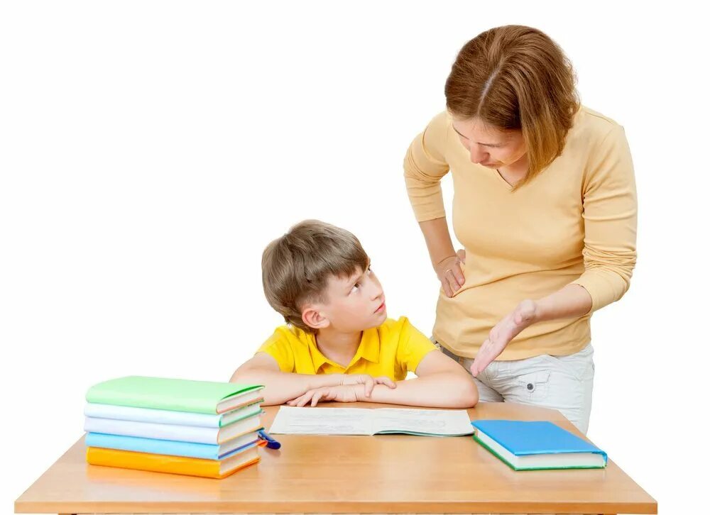 Мамаши заставляют сыновей. Родитель ругает ребенка за уроки. Мама и ребенок за уроками. Родители и дети за уроками. Ребенок и родитель уроки.