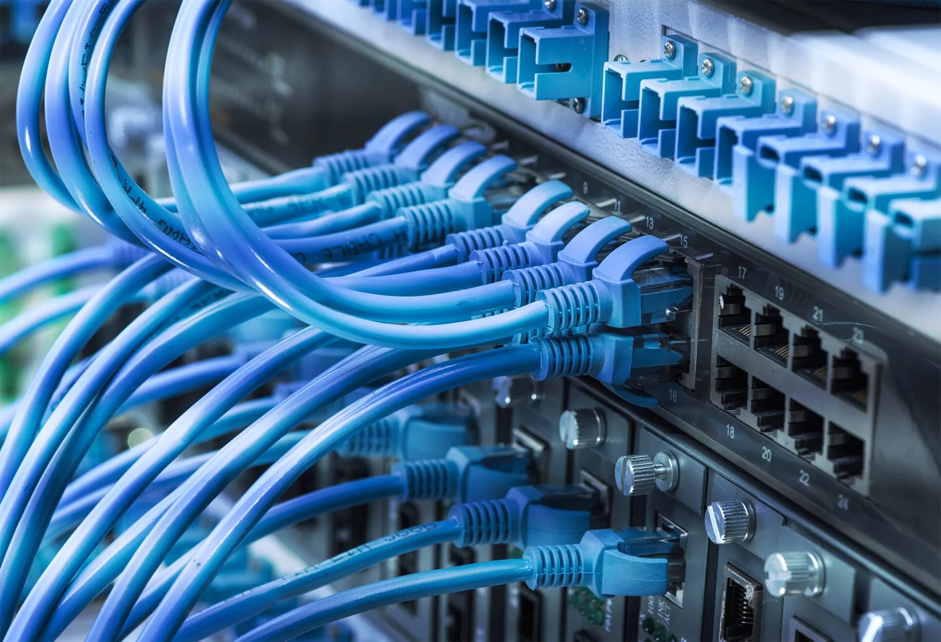 What is a computer network