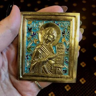 Можно ли дарить икону в подарок женщине
