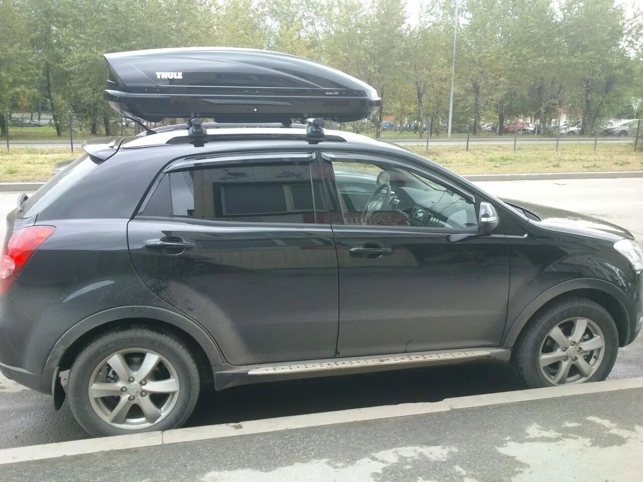 Thule Motion 200. Thule Motion m200. SSANGYONG Actyon New автобокс. Багажник бокс на крышу на Санг енг Актион Нью.