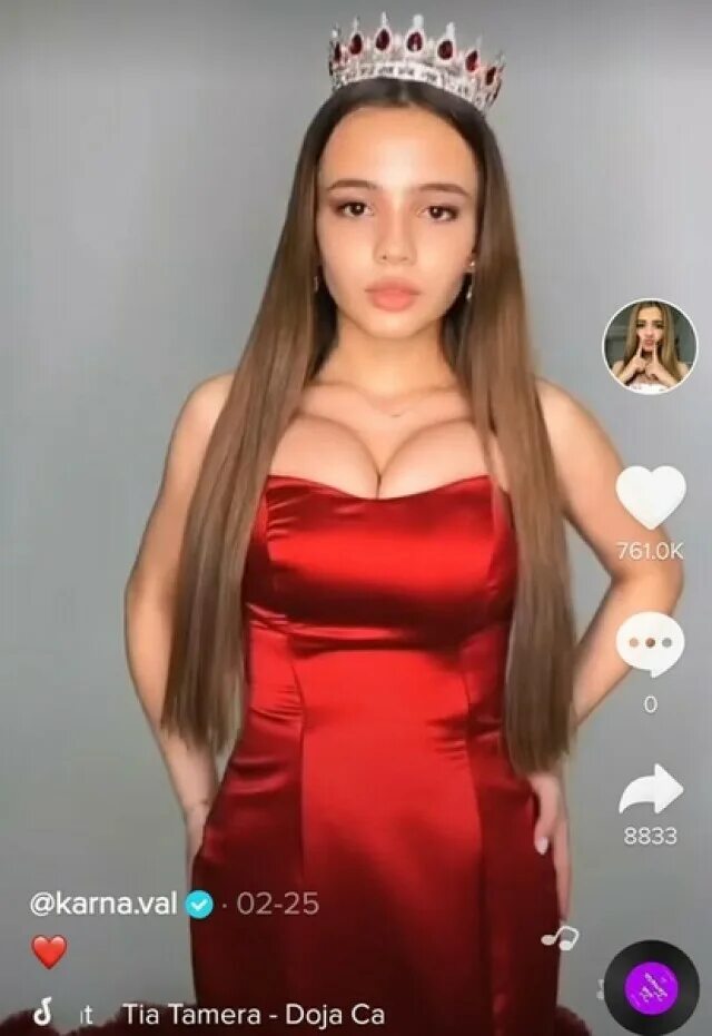 Какой размер у вали карнавал. Какой размер у вали карнавал. Val. Певица karna. Karna.