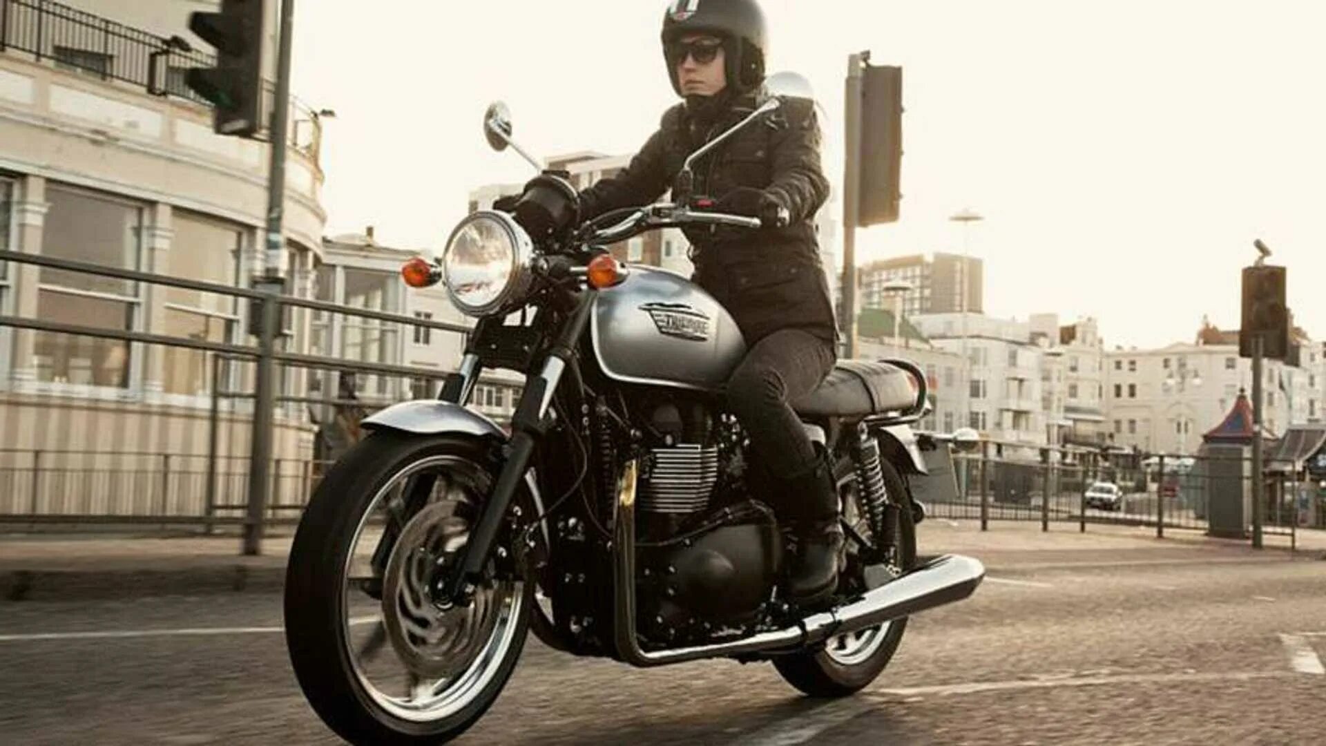 Триумф стиля. Мотоцикл triumph bonneville. мотоцикл триумф 2014. triumph bonneville обои. триумф бонневиль золотой.