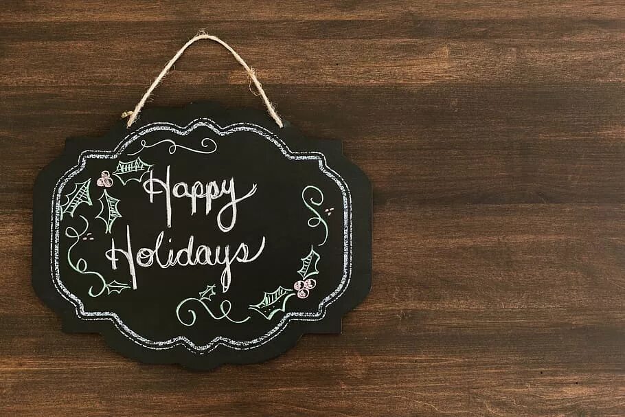 Свободная доска. Happy Holidays на черной доске. Коврик Happy Holidays. Chalkboard Wish you a Happy Day. The Chalkboard is small.