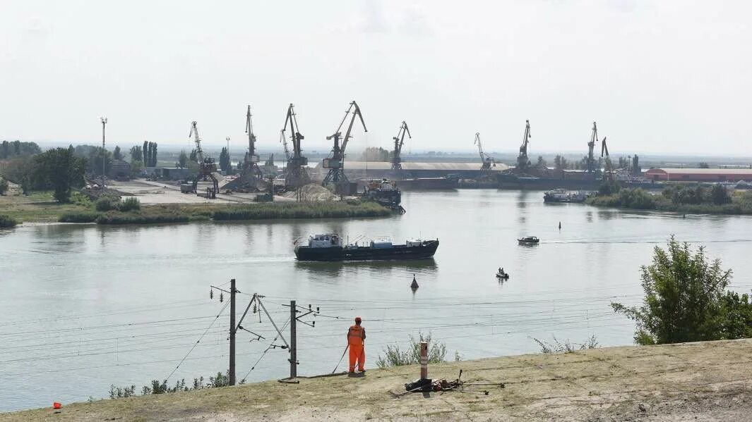 Порт на дону 4. Порт аксай ростовская область. река дон аксай. аксайский мост ростов-на-дону. порт дона коллонтаевский мост.