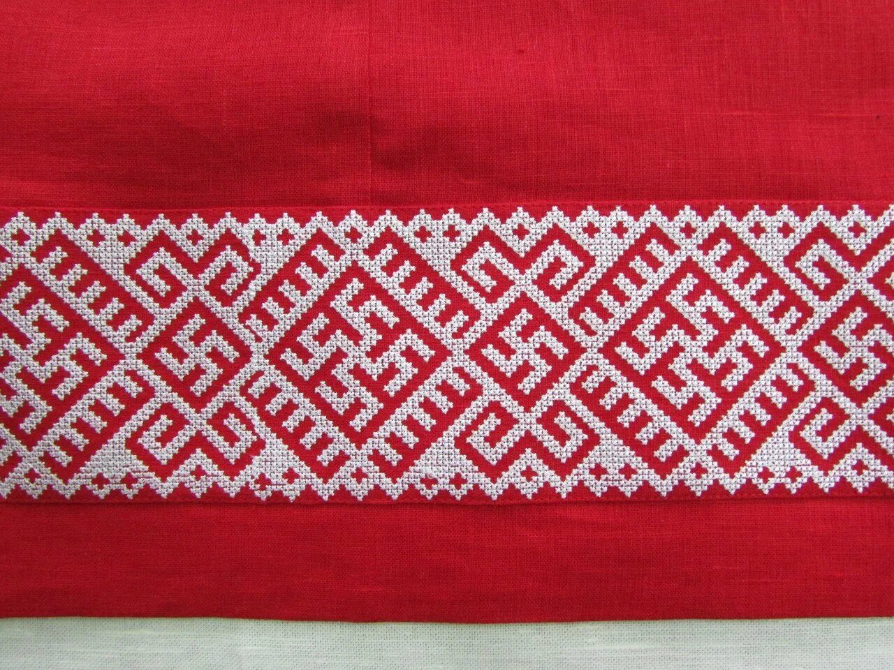 Старославянская одежда. Славянский амулет перун. Цветок папоротника символ. Плетение венков на троицу. Свастика одолень трава.