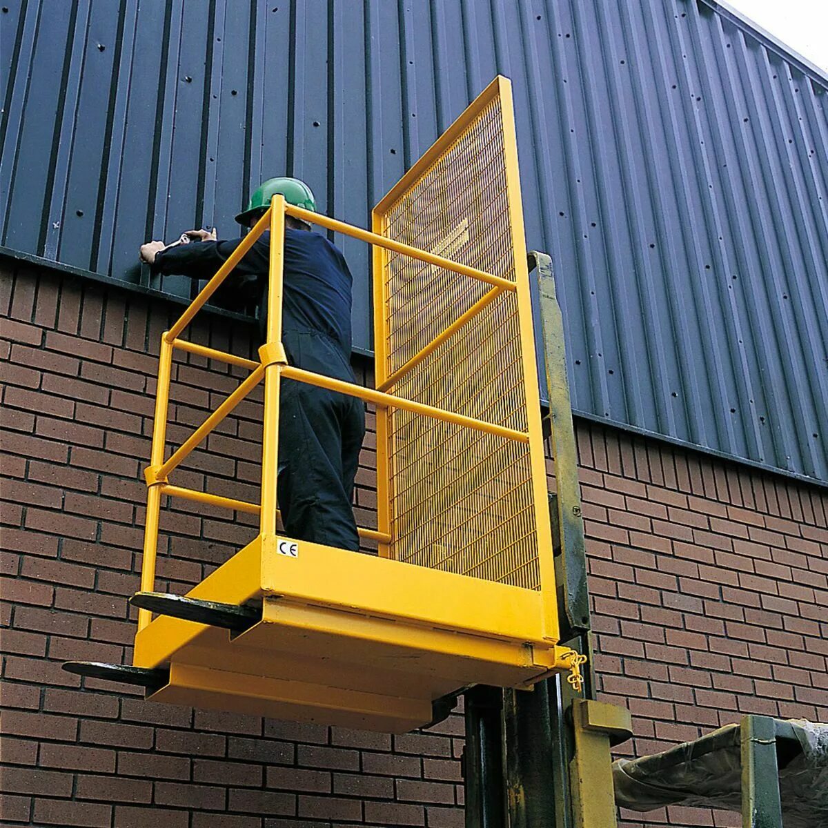 Передвижные подъемные платформы. Одномачтовый подъемник prolift gtwy6-100 ac. Подъемная рабочая платформа. Подъемная рабочая платформа. Люлька для вилочного погрузчика faresin fh 7.