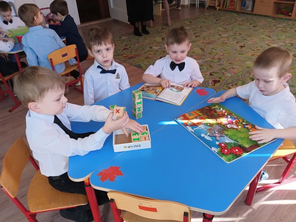 Детский сад крепыш сургут. Гимназия салманова детская. Детский сад крепыш кугеси. Детский сад крепыш ноябрьск. День детской книги в детском саду.