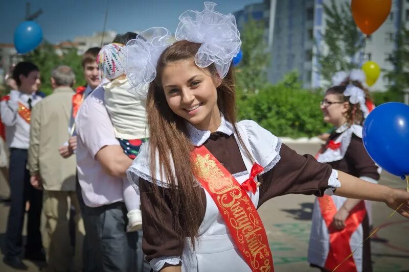 Самый лучший последний звонок. Последний звонок. Фотосессия последний звонок. Фотосессия последний звонок идеи.