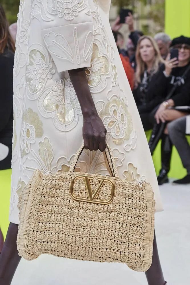 Вязаные сумки тренд 2024 года фото Pin su Designer bags Borsa a maglia fai da te, Accessori per uncinetto, Borse