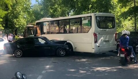 Навстречу автобусу