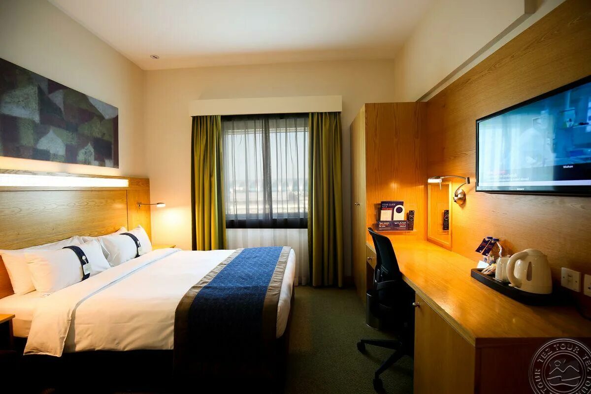 Дубай экспресс. Holiday Inn Express Dubai Airport 2*. Holiday Inn Express Dubai Airport 3*. Отель Holiday Inn Express Dubai Internet City 2*. Holiday Inn Express Internet City Дубай.