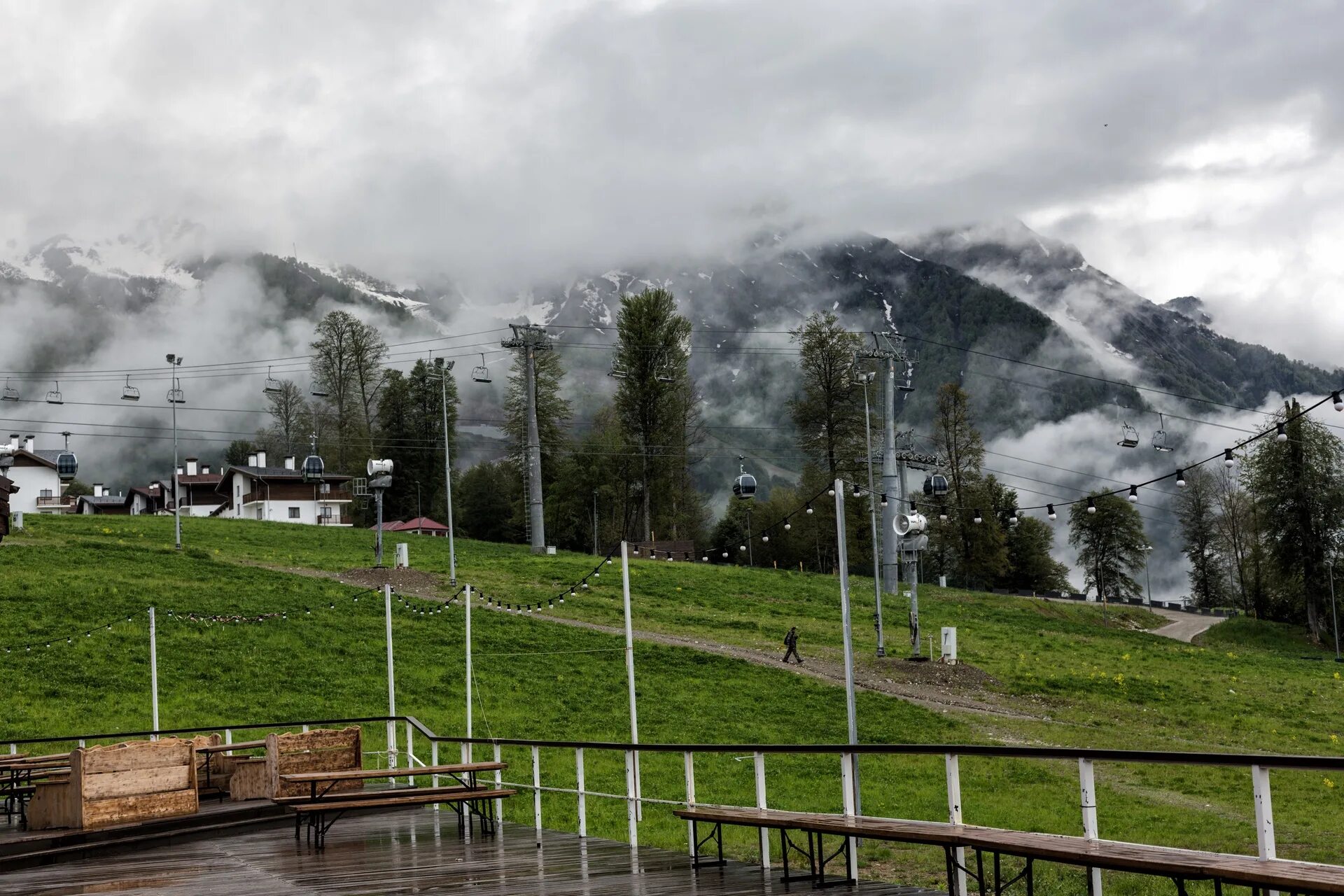 дождливый день. дождь и гроза сочи. сочи мацеста потоп. сочи пасмурно. куда поехать в сочи в дождь.