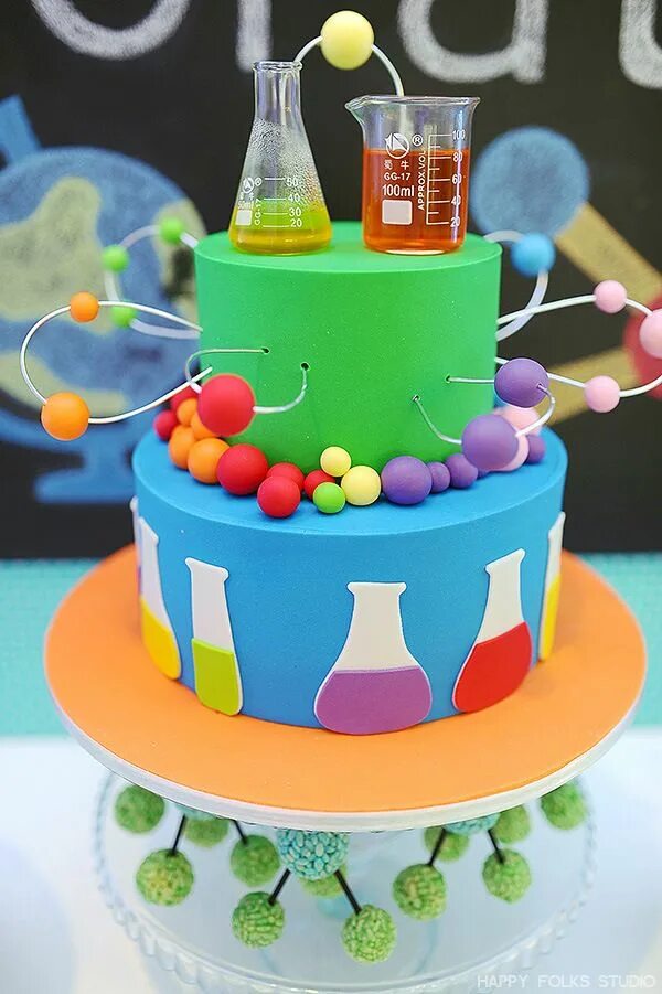 С днем рождения химику. Украшение торта для химика. Торт в химическом стиле. Торт в научном стиле. Торт для химика.