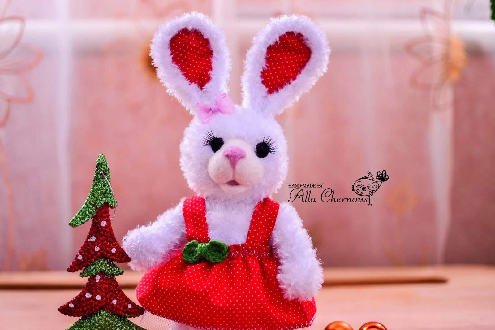 объемный зайчик из бумаги. подделка кролик на новый год. зайчик из помпонов на новый год. фетровый зайчик. как сделать новогоднего зайчика.