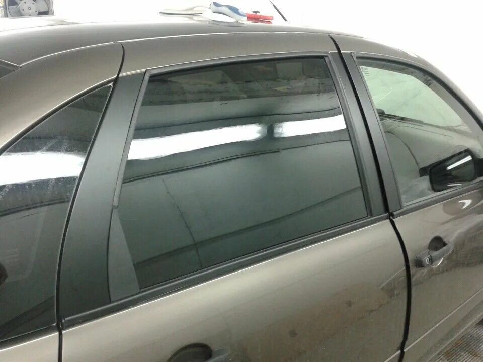 наклейки стоек гранта. наклейки стоек гранта. наклейки на стойки дверей гранта лекало. лада гранта белая стойки дверей глянцевая пленка. накладки стоек дверей лада калина.