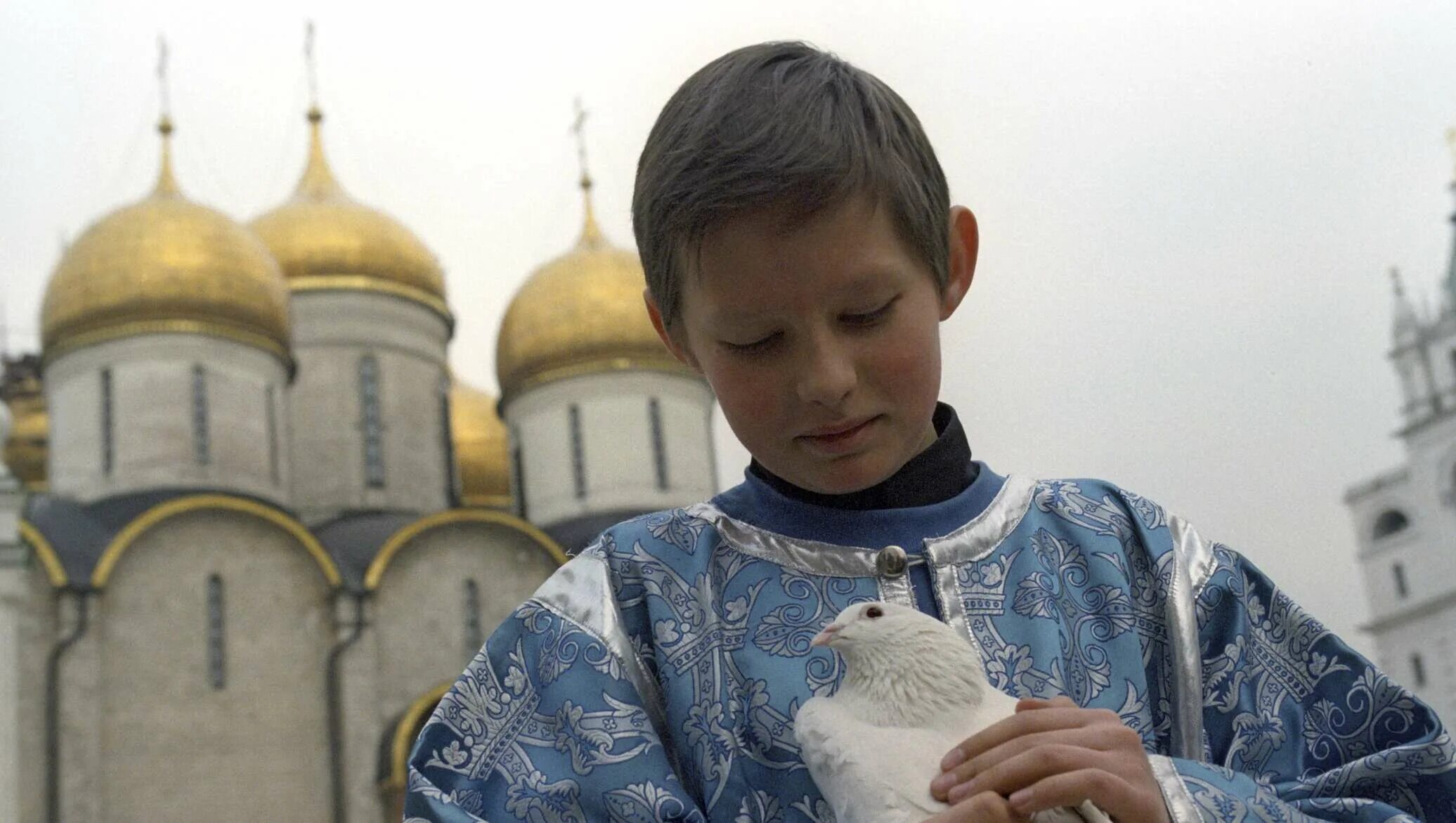 Видеть себя в церкви. Дети в церкви. Православные дети. Дети в православном храме. Православный храм.