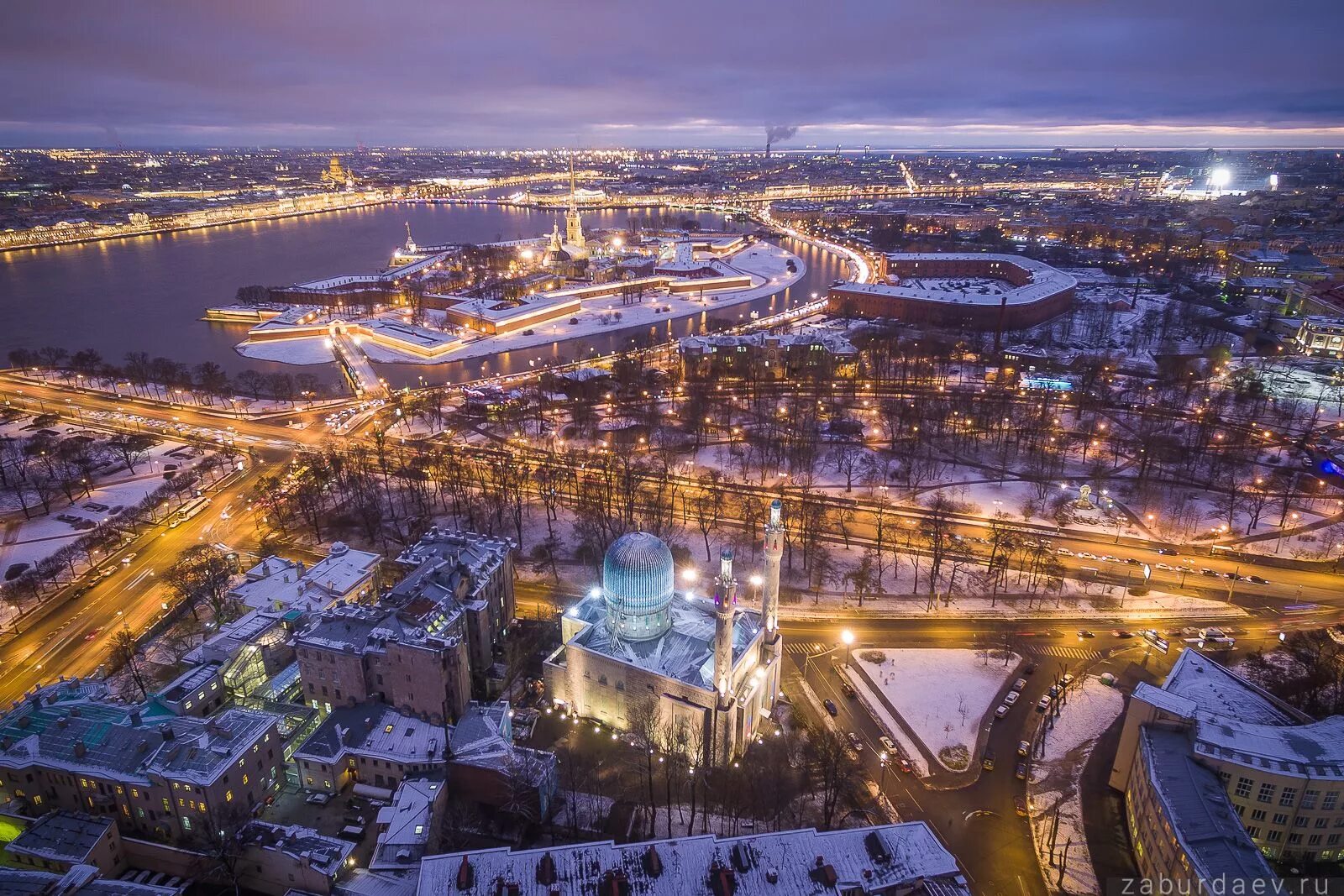 Ночной Санкт-Петербург с высоты птичьего полета. Петропавловская крепость Забурдаев. Забурдаев ночной Петербург. Ночной Ярославль с высоты птичьего полета.