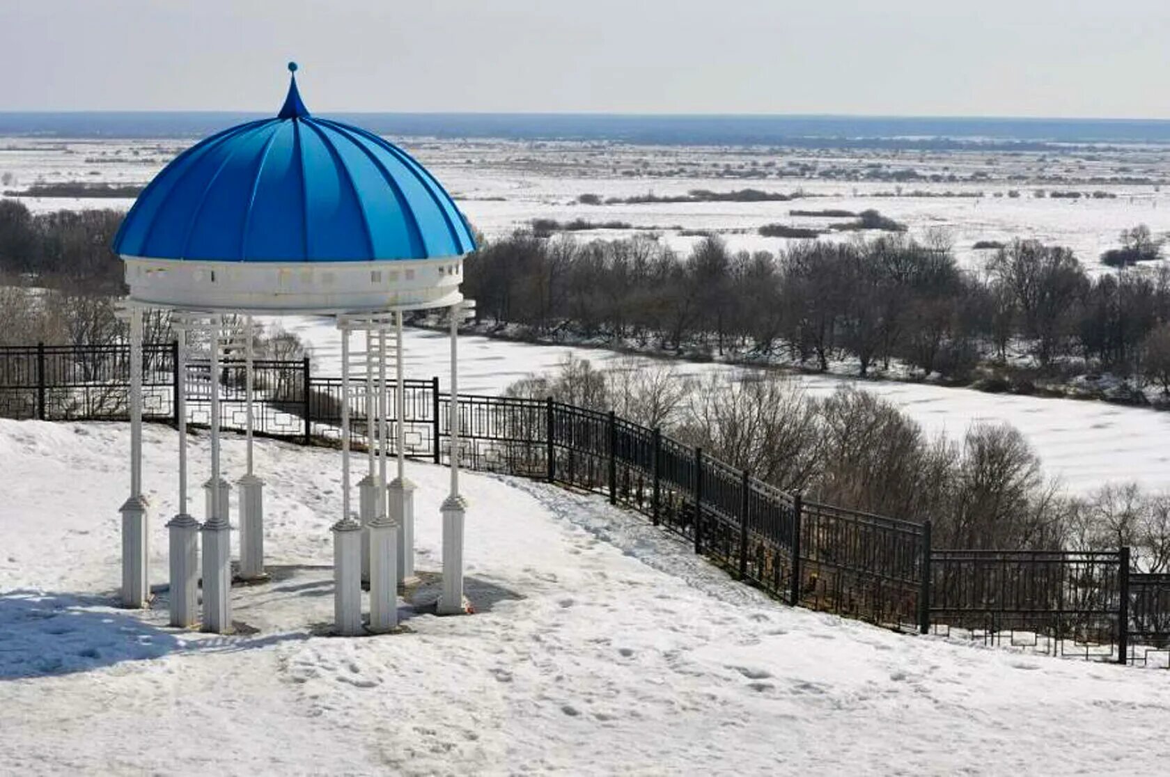 Трубчевск парк. Парк в Трубчевске Брянская область. Трубчевск Брянск смотровая площадка. Трубчевск смотровая площадка. Погода на сегодня в трубчевске по часам