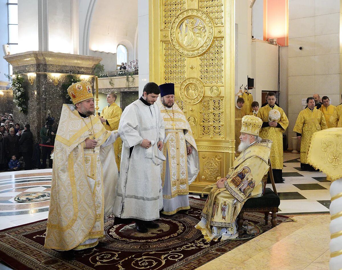 Литургия калининград. Калининград храм христа спасителя литургия. Хиротония в храме калининграда. Калининград храм христа спасителя литургия. Храм христа спасителя калининград внутри.