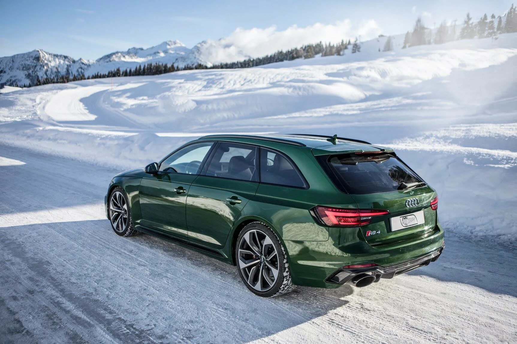 Avant les. Ауди рс4 авант. audi rs4 2025. ауди рс4 авант 2019. audi rs4 avant green.