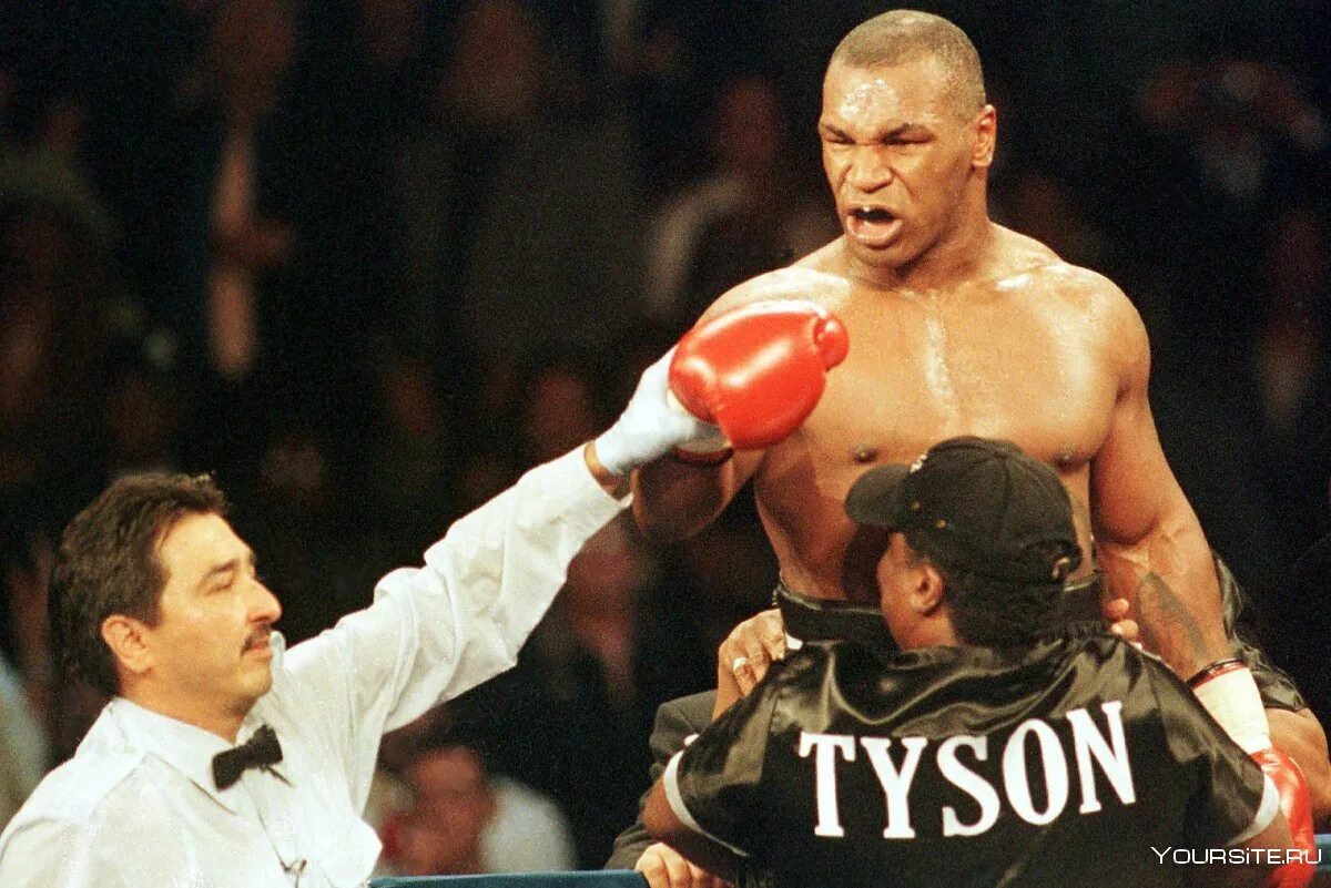 Сколько сидел тайсон. Mike Tyson 1998. Майк Тайсон бокс. Mike Tyson 1999. Mike Tyson 1990.