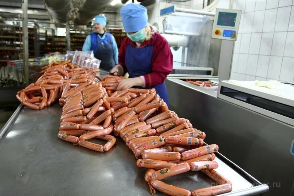 Вахта мясокомбинат. Форма работников колбасного цеха. Работа вахтой мясокомбинаты. Обвалка жиловка зачистка. Демин денис олегович велком.