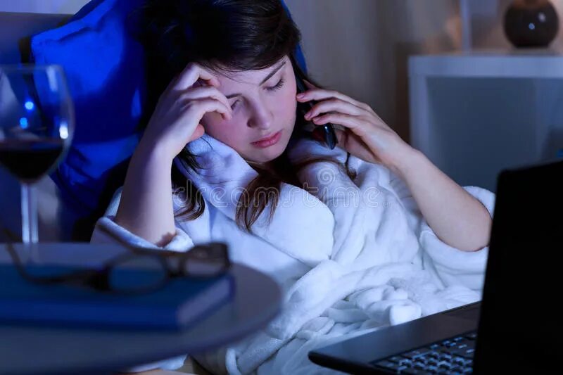 Галерея девочек в телефоне. Номер телефона девушки. Девушка с телефоном. Девушка ждет звонка. Красивые девушки на телефон.