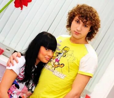 Uxlayotgan ayolni yechintirish