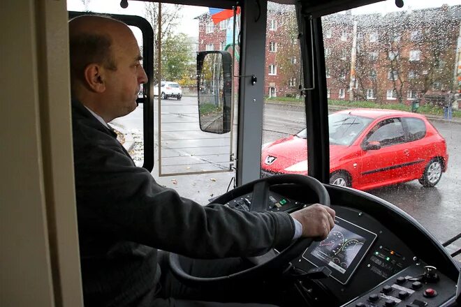 Новые автобусы в калининграде. Автобусы Калининград внутри. Автобус фото Калининград. Работа водителем автобуса в Калининграде.