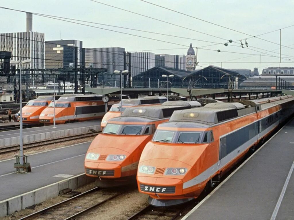 Французский поезд TGV. Скоростной поезд TGV Франция. Поезд TGV Франция. Французские скоростные поезда TGV.