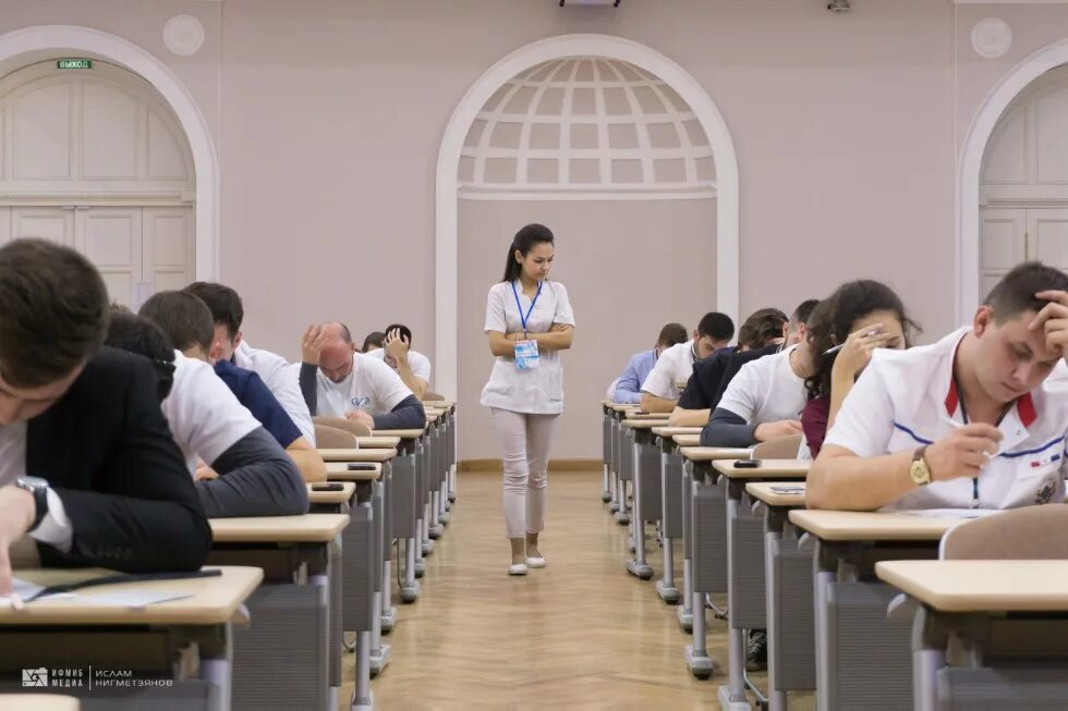 Мед вуза курса. Казанский мед университет. Медицинский Факультет Казанского университета. Мед вуз Казань КФУ. КГМУ Казанский государственный медицинский университет внутри.